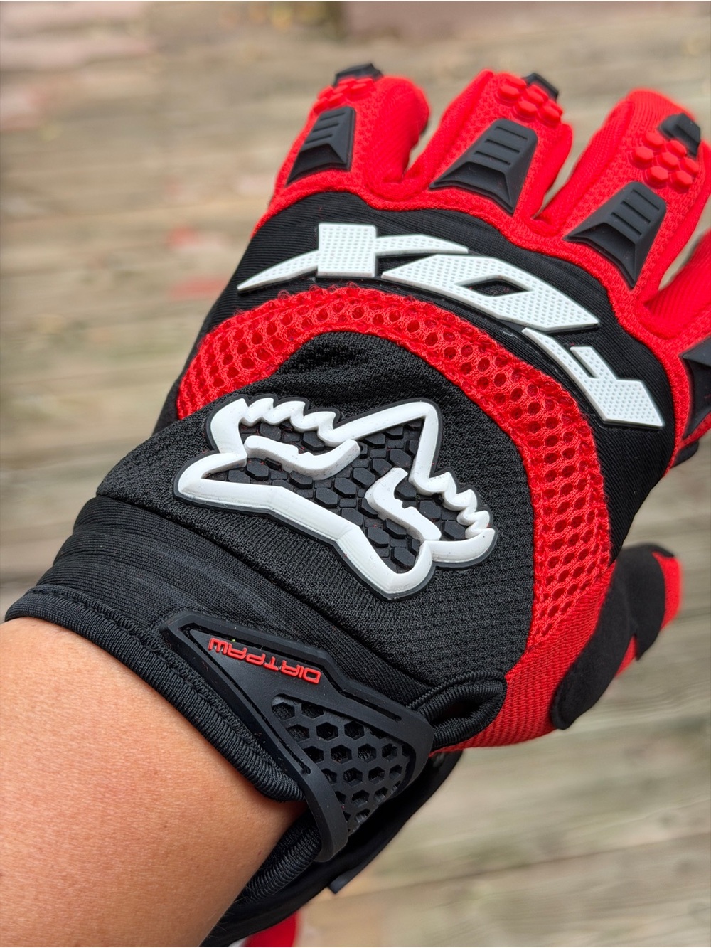 Gloves - Picture 6 of 11